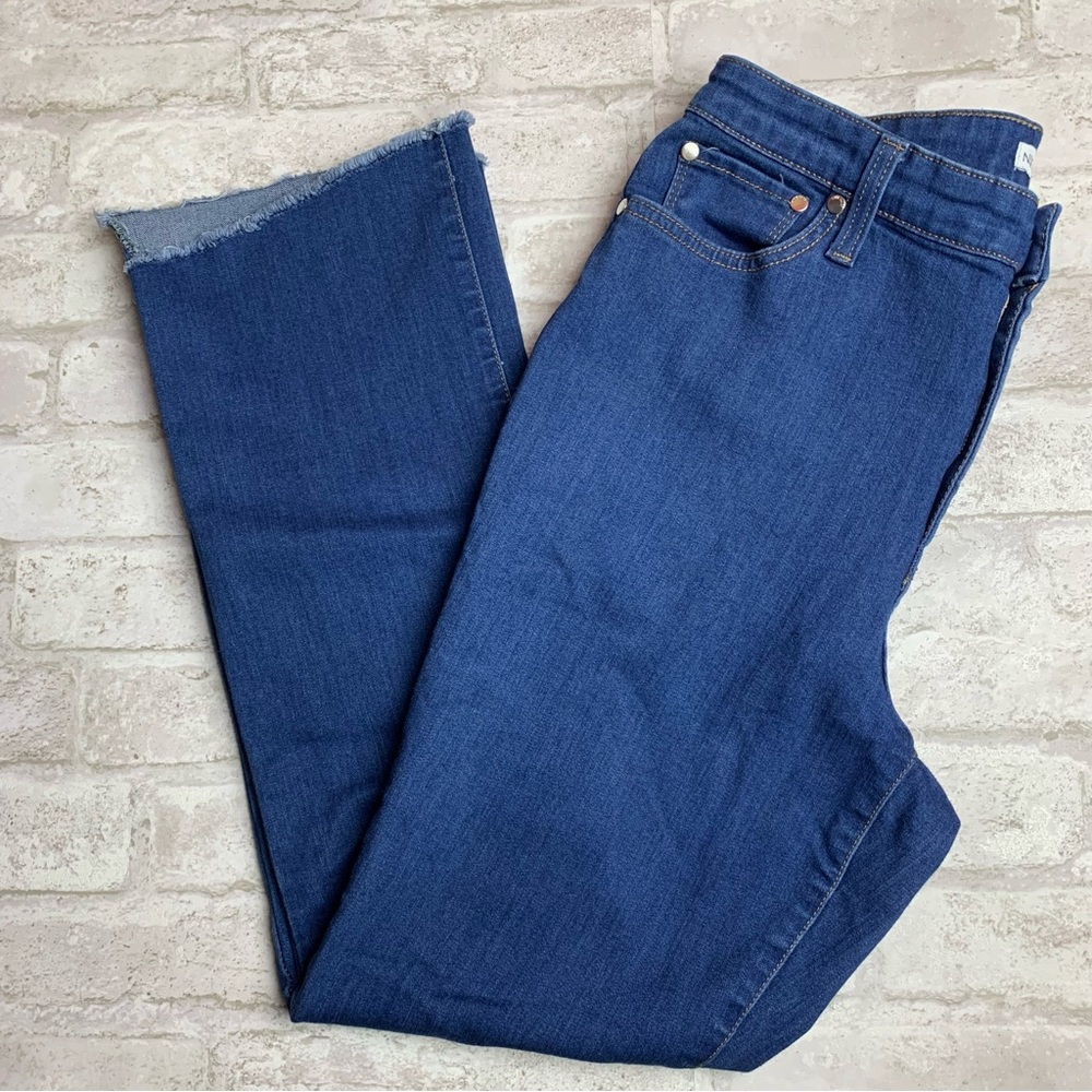 Nine West Kick Flare Jeans Raw Asymmetrical Hem Medium Rinse EUC 12😍